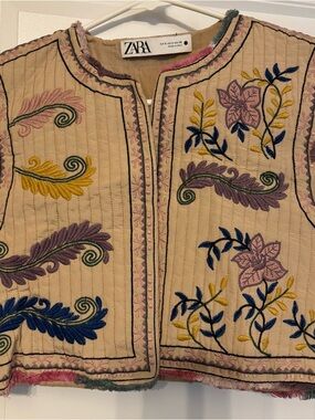 Zara Cream Quilted Vest Jacket with Multicolor Embroidery
